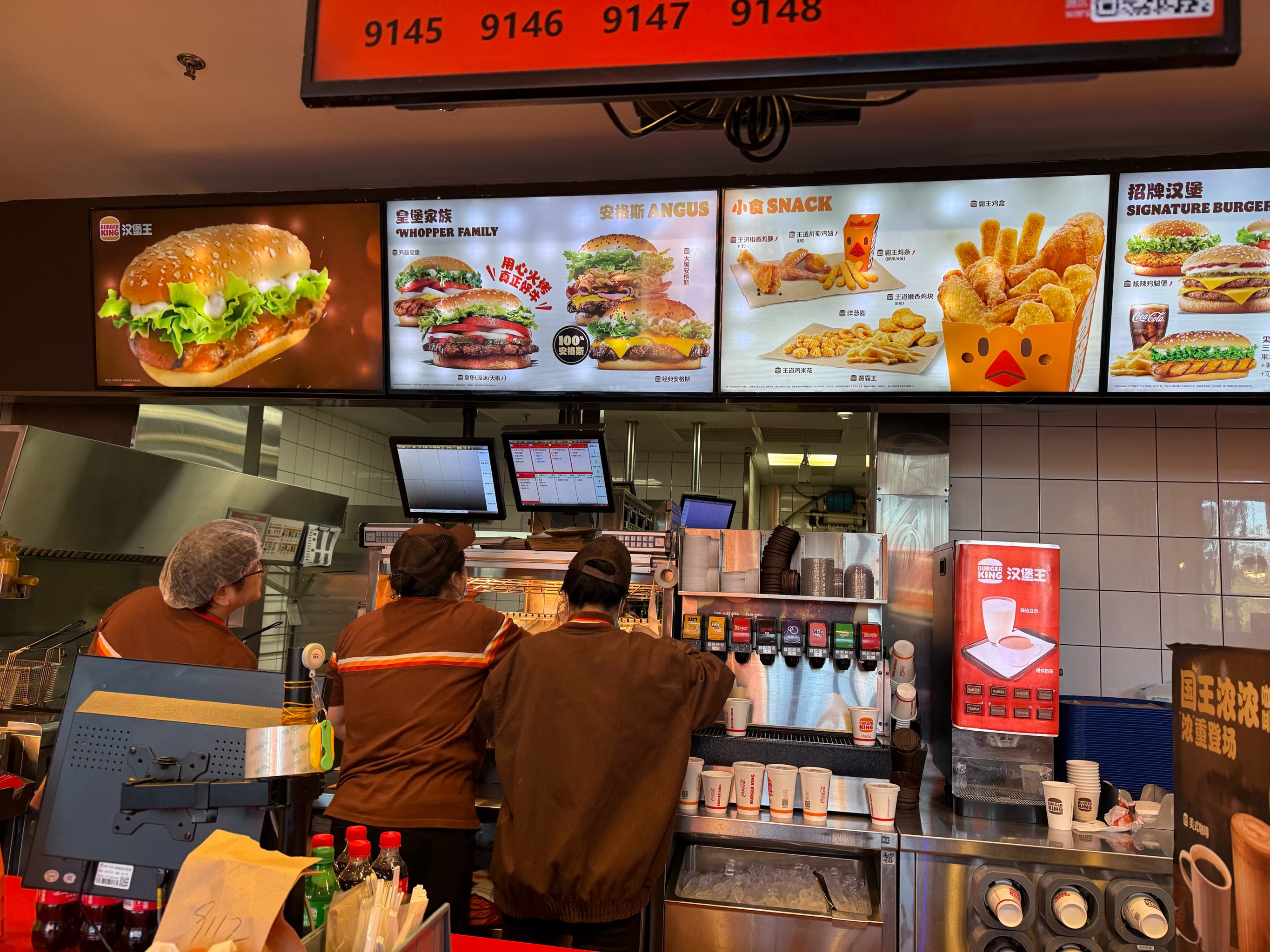 包含汉堡队主场告捷，暂时摆脱降级危机的词条