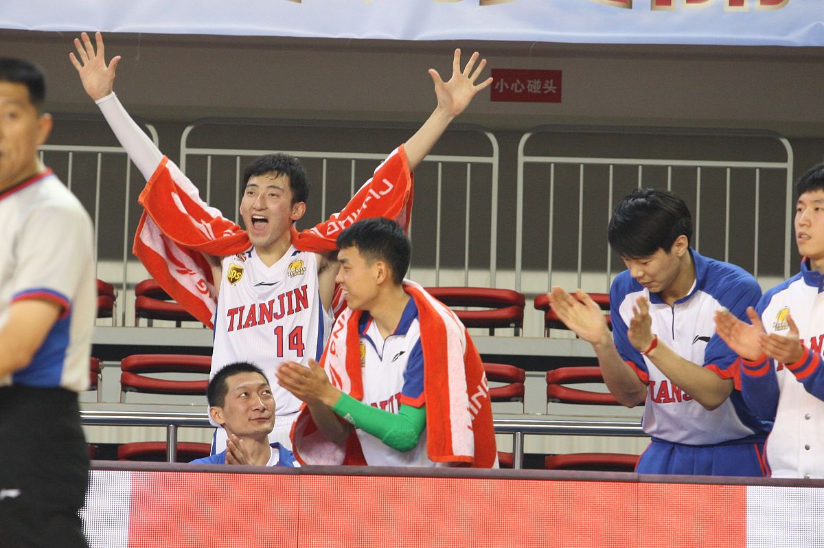 吉林队运动员在赛场上取得了胜利的简单介绍 吉林队运动员在赛场上取得了胜利的简单介绍