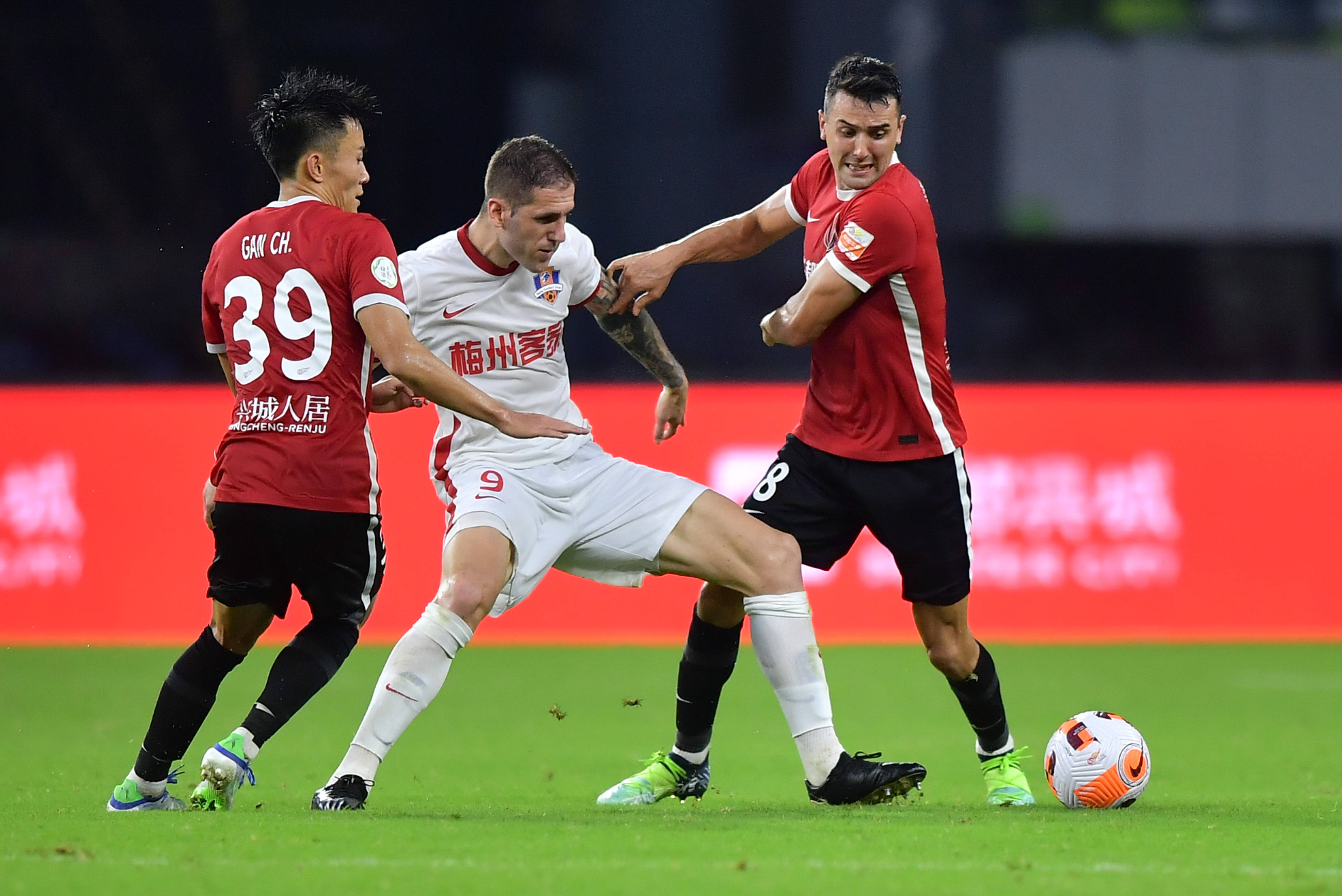 西安队全力以赴,取得首胜晋级八强 西安队全力以赴,取得首胜晋级八强