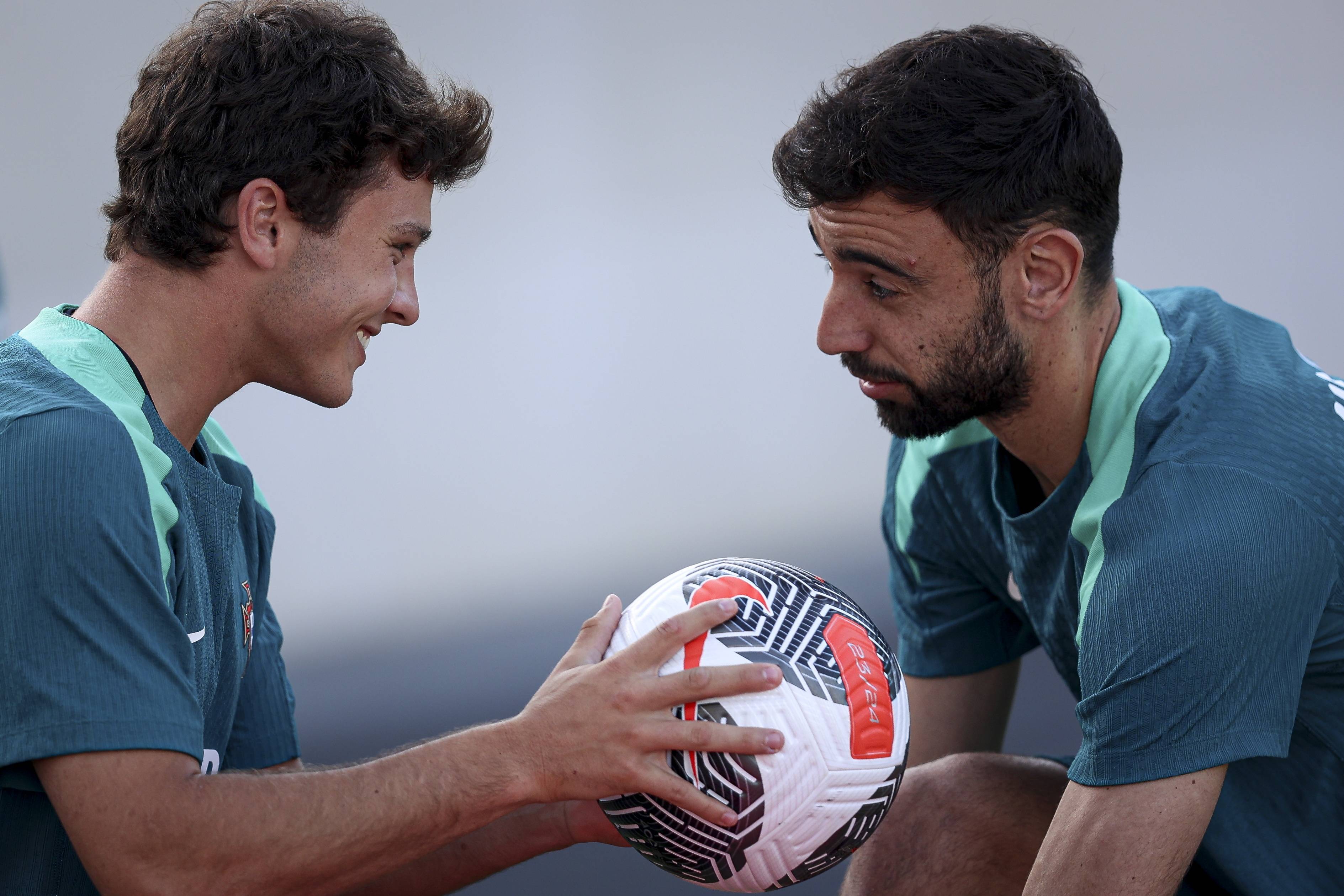 葡萄牙国家队备战世界杯,抢夺冠军 葡萄牙国家队备战世界杯,抢夺冠军