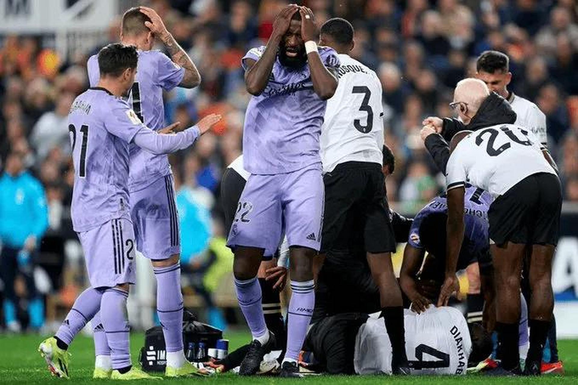 开云体育下载-包含皇马中卫受伤，支柱缺席或成致命伤病的词条