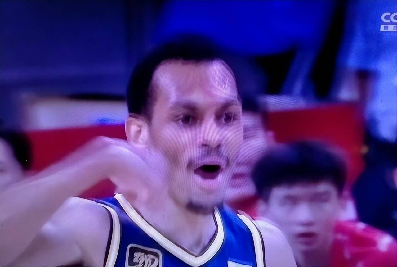 开云体育-新疆队在客场比赛中力挺球员，成功逆转对手