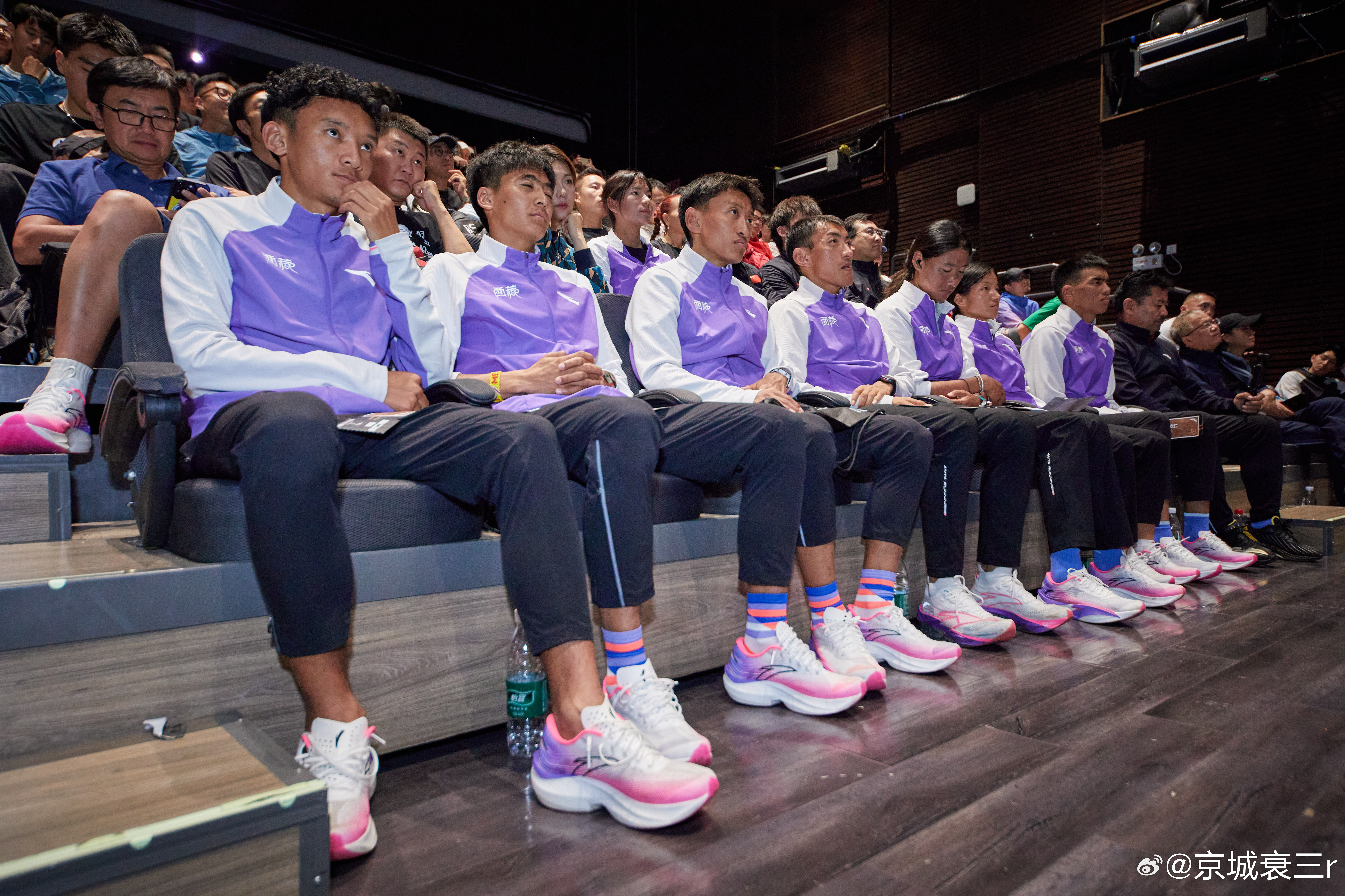 包含看点十足的竞争赛,双方争夺胜利氛围浓烈的词条 包含看点十足的竞争赛,双方争夺胜利氛围浓烈的词条