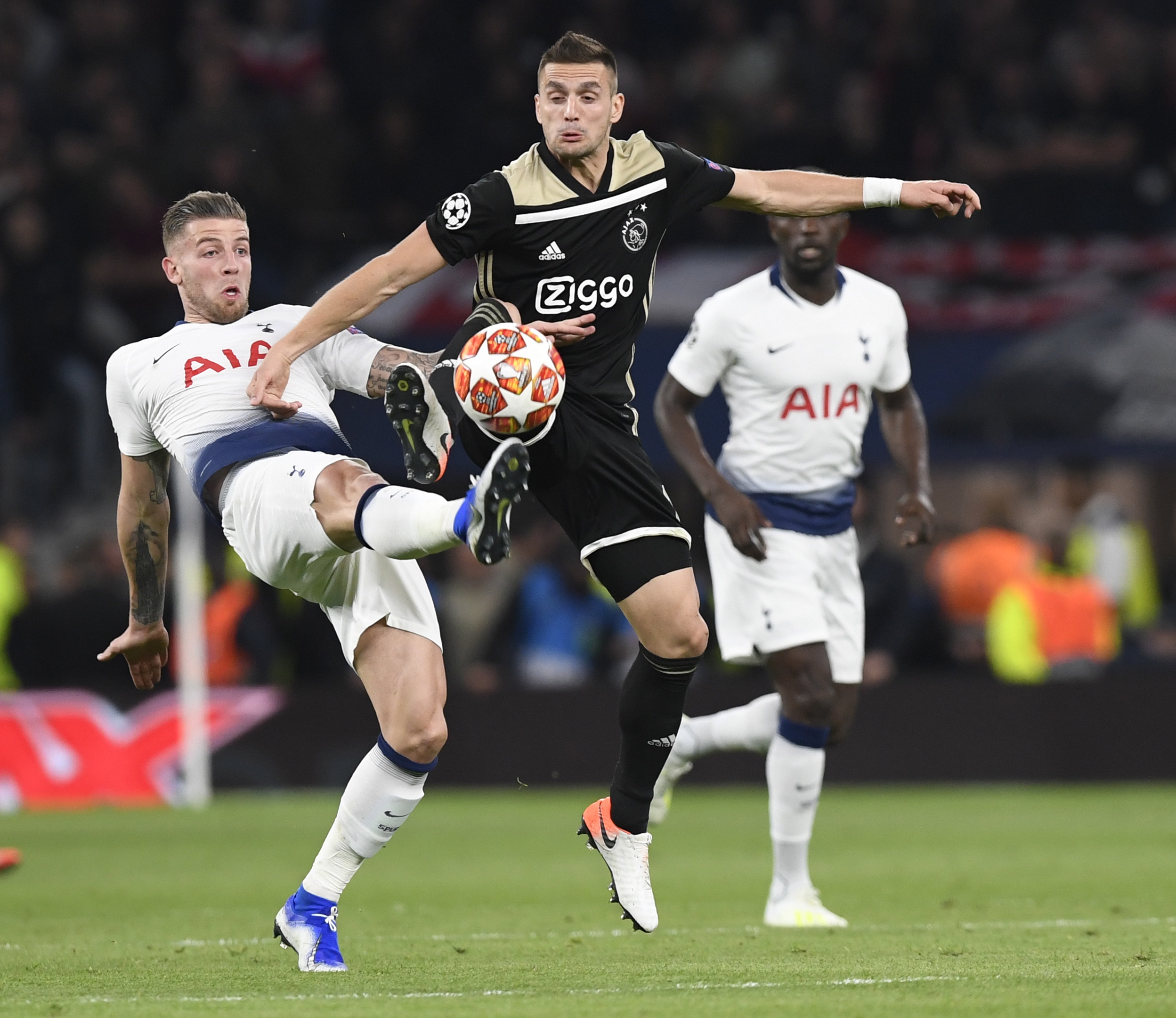 包含阿贾克斯冷艳登场,横扫对手跻身联赛第一的词条 包含阿贾克斯冷艳登场,横扫对手跻身联赛第一的词条