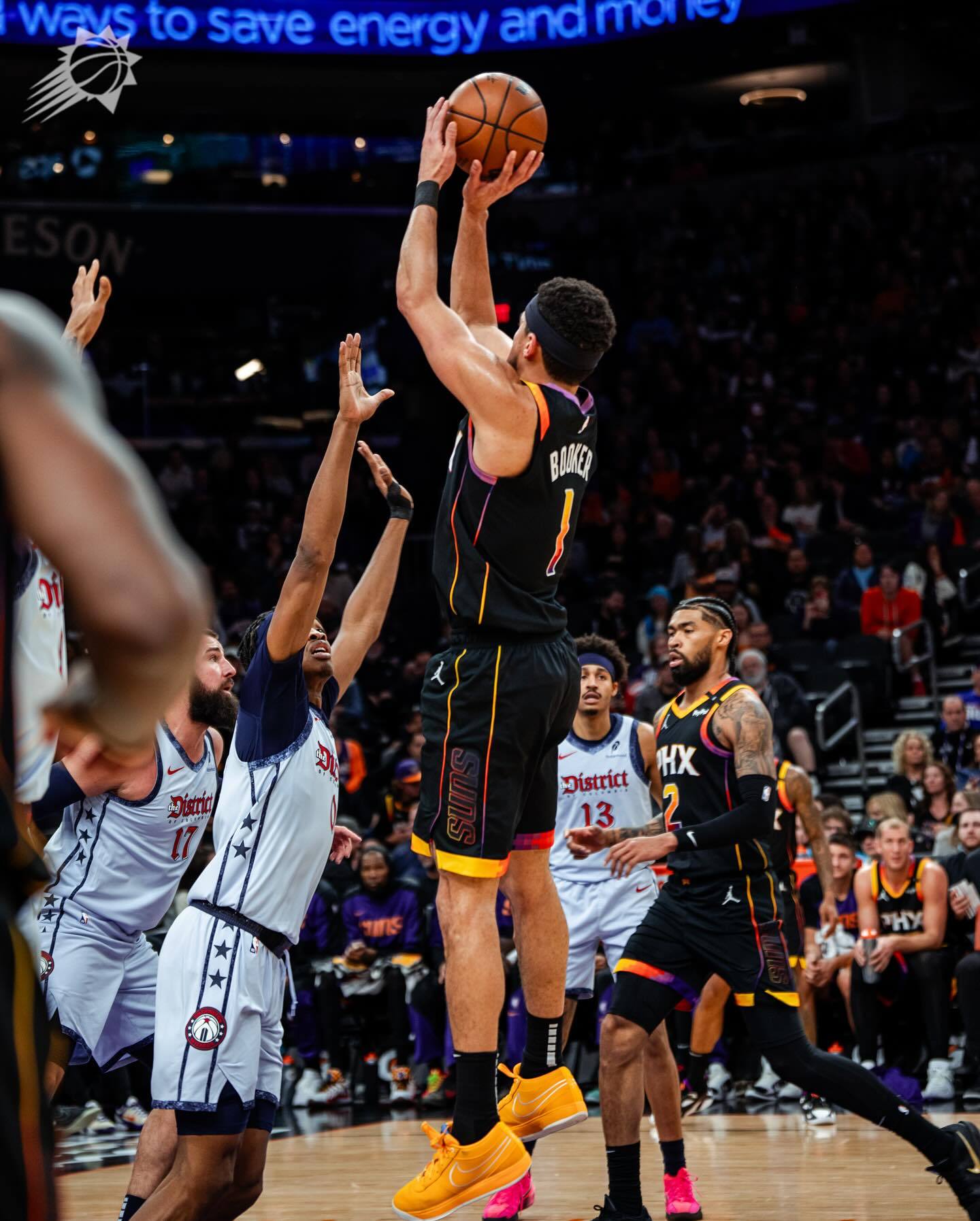 关于奇才主场战胜独行侠，拉塞尔独得分的信息