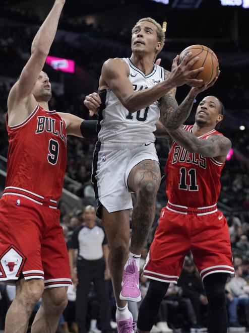 包含鹈鹕双枪再次飙分,连胜助球队保持领先地位的词条 包含鹈鹕双枪再次飙分,连胜助球队保持领先地位的词条