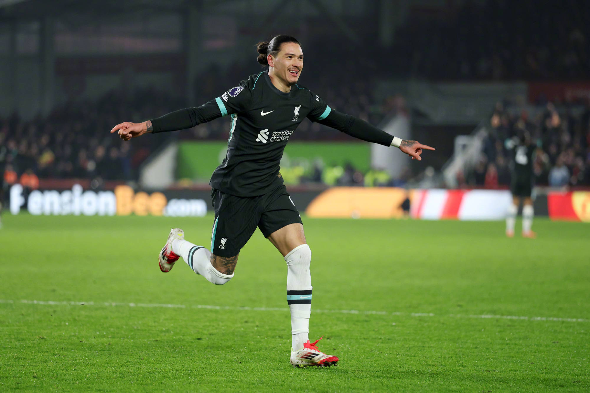 开云体育-包含利物浦卫冕冠军领先优势缩小，锋线火力不足的词条