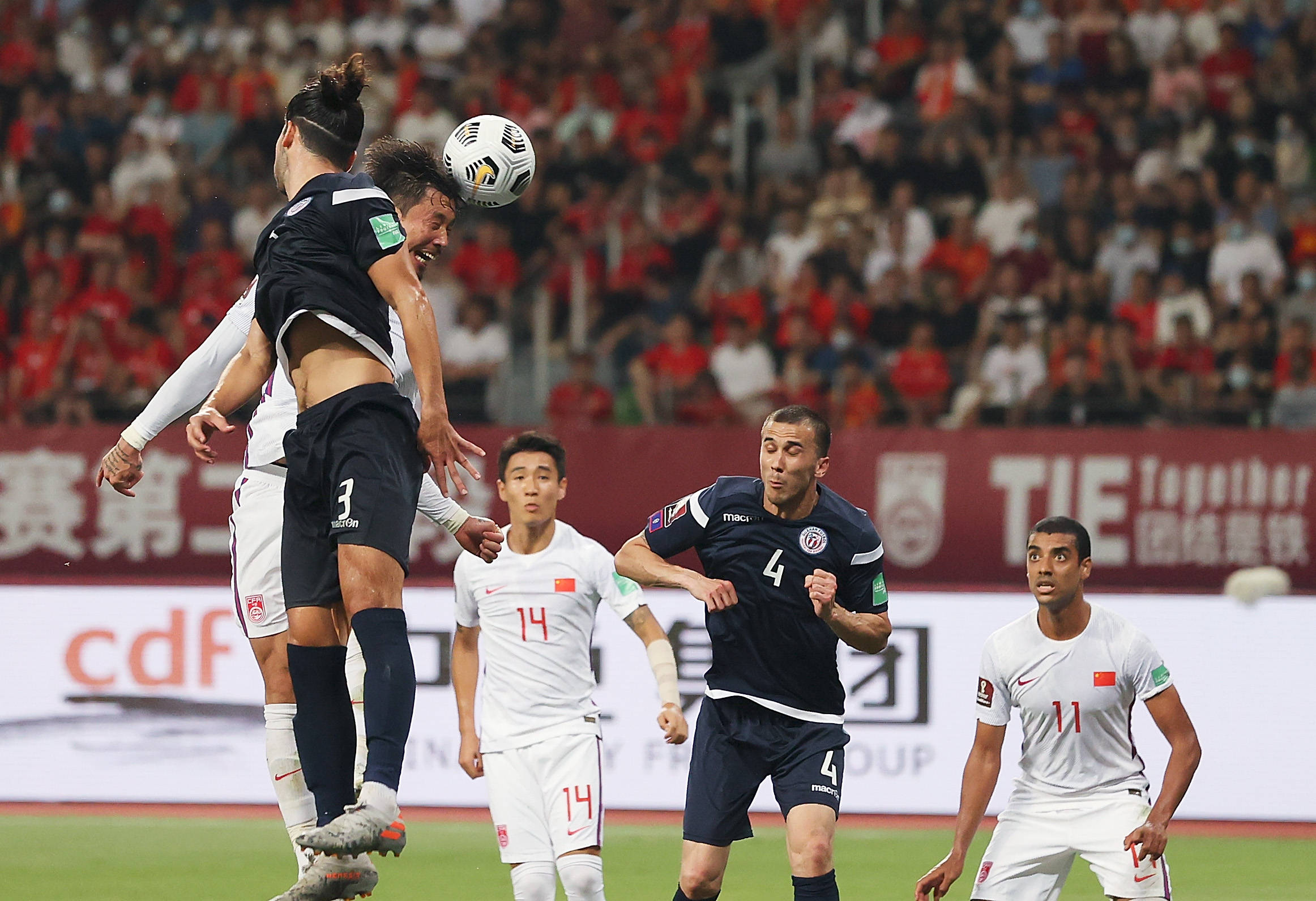 夏威夷队在比赛中力克关岛队,获得胜利 夏威夷队在比赛中力克关岛队,获得胜利