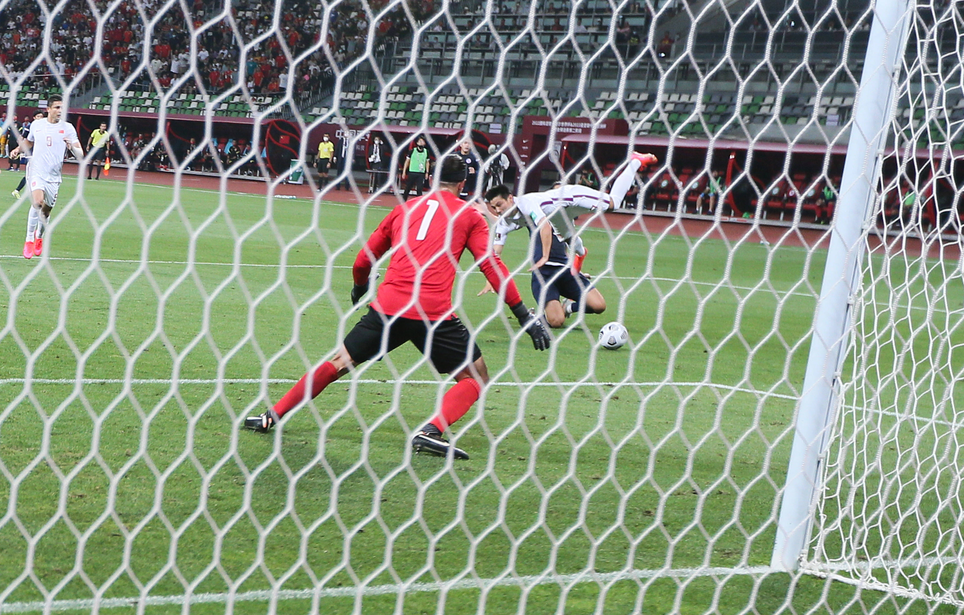 夏威夷队在比赛中力克关岛队,获得胜利 夏威夷队在比赛中力克关岛队,获得胜利