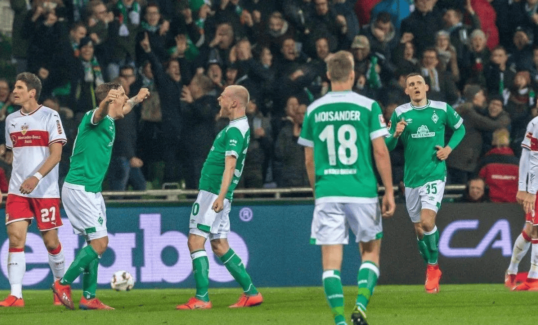 柏林联队员共同备战下一场比赛 柏林联队员共同备战下一场比赛