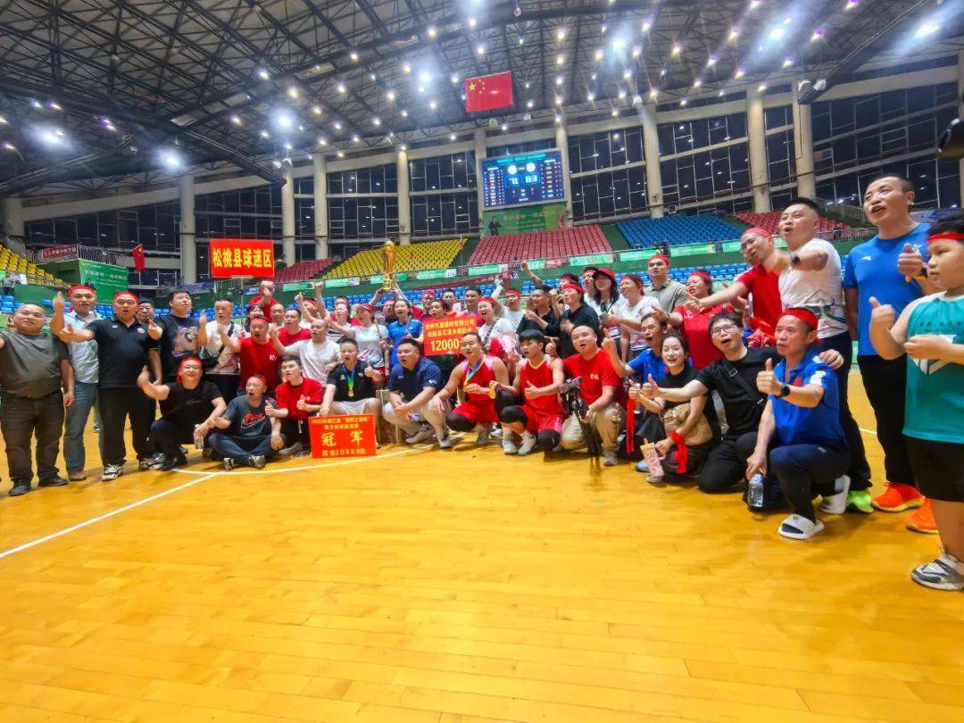 球队在比赛中展现出了团队合作 球队在比赛中展现出了团队合作