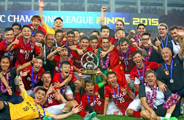 足球联赛竞争激烈,球队争夺胜利的简单介绍 足球联赛竞争激烈,球队争夺胜利的简单介绍