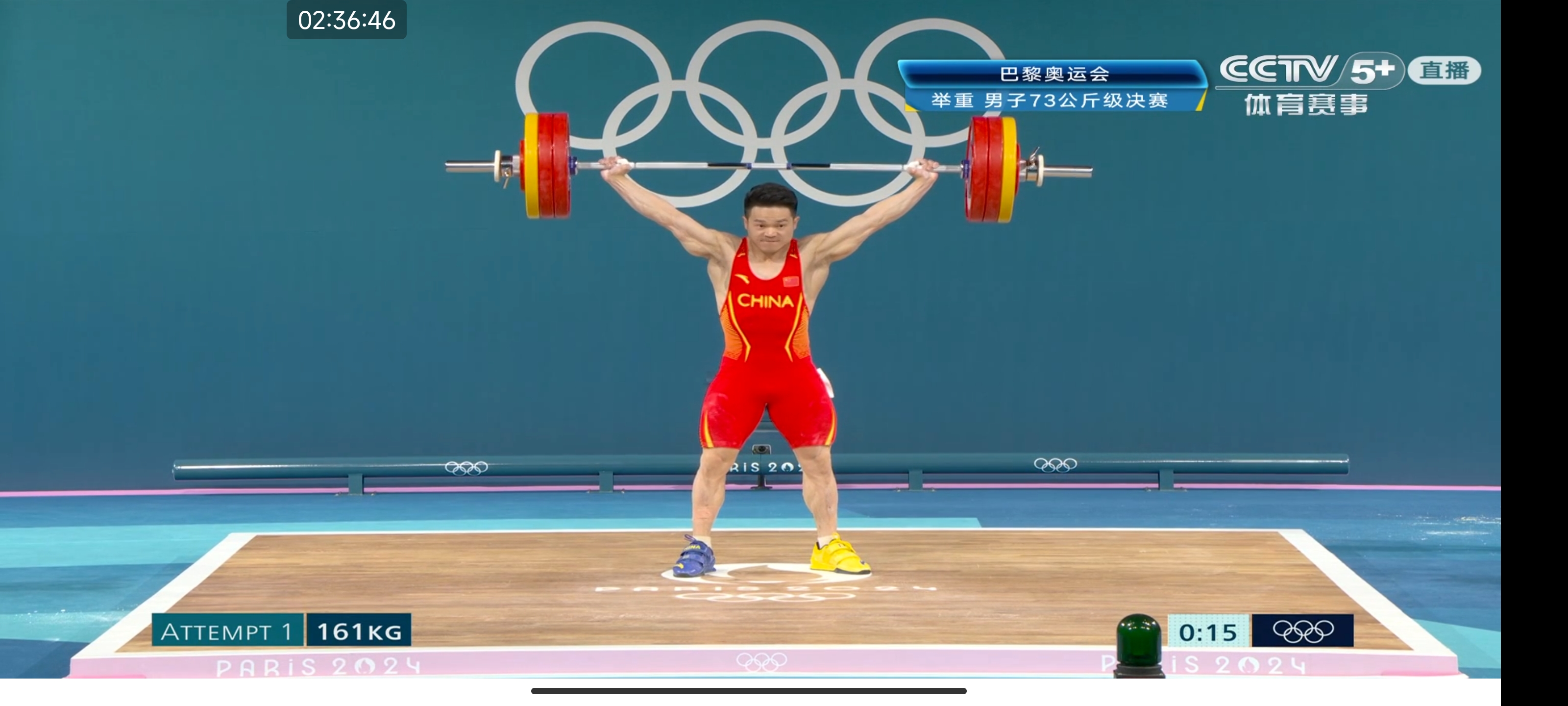 举重赛场上，选手力压群雄，轻松夺冠的简单介绍