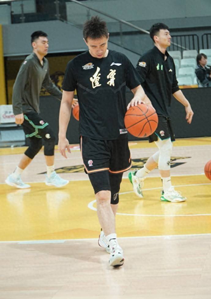 甘肃男篮客场对决辽宁顽强拼搏迎战来袭 甘肃男篮客场对决辽宁顽强拼搏迎战来袭