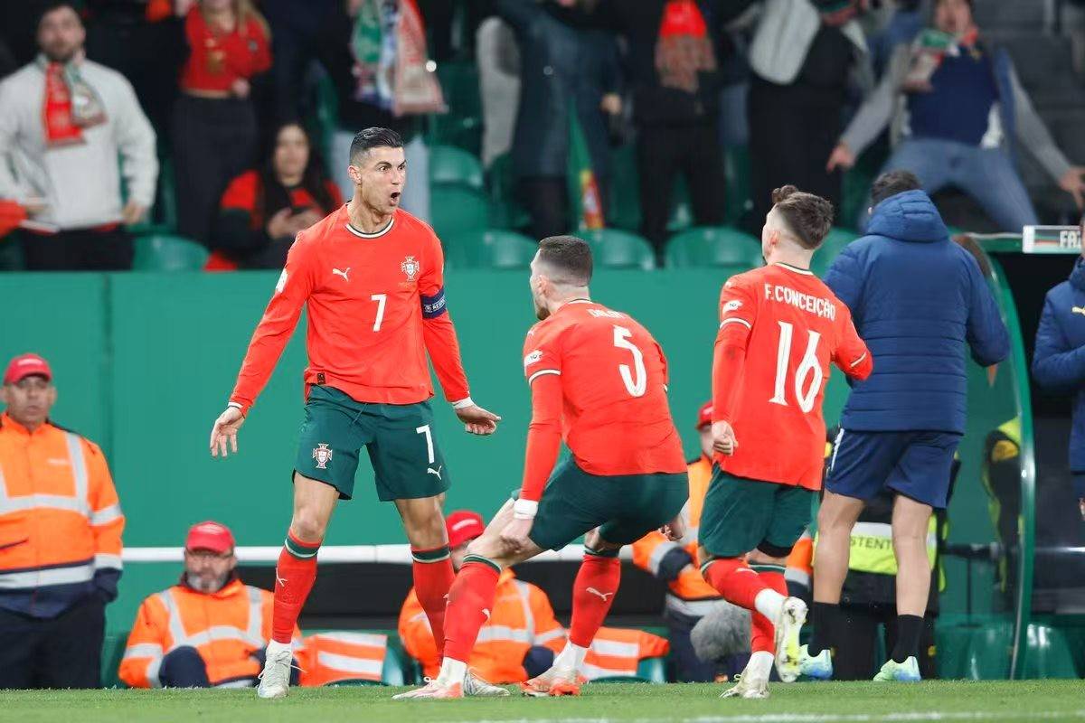 包含葡萄牙客场逆转摩尔多瓦,小组榜首不动摇的词条 包含葡萄牙客场逆转摩尔多瓦,小组榜首不动摇的词条