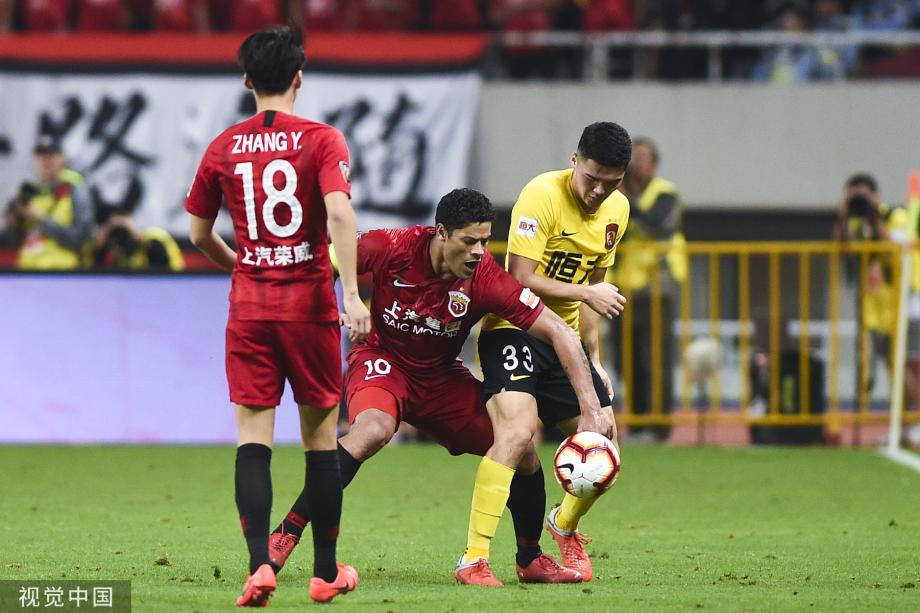 上港主场击败恒大,继续保持领先优势的简单介绍 上港主场击败恒大,继续保持领先优势的简单介绍