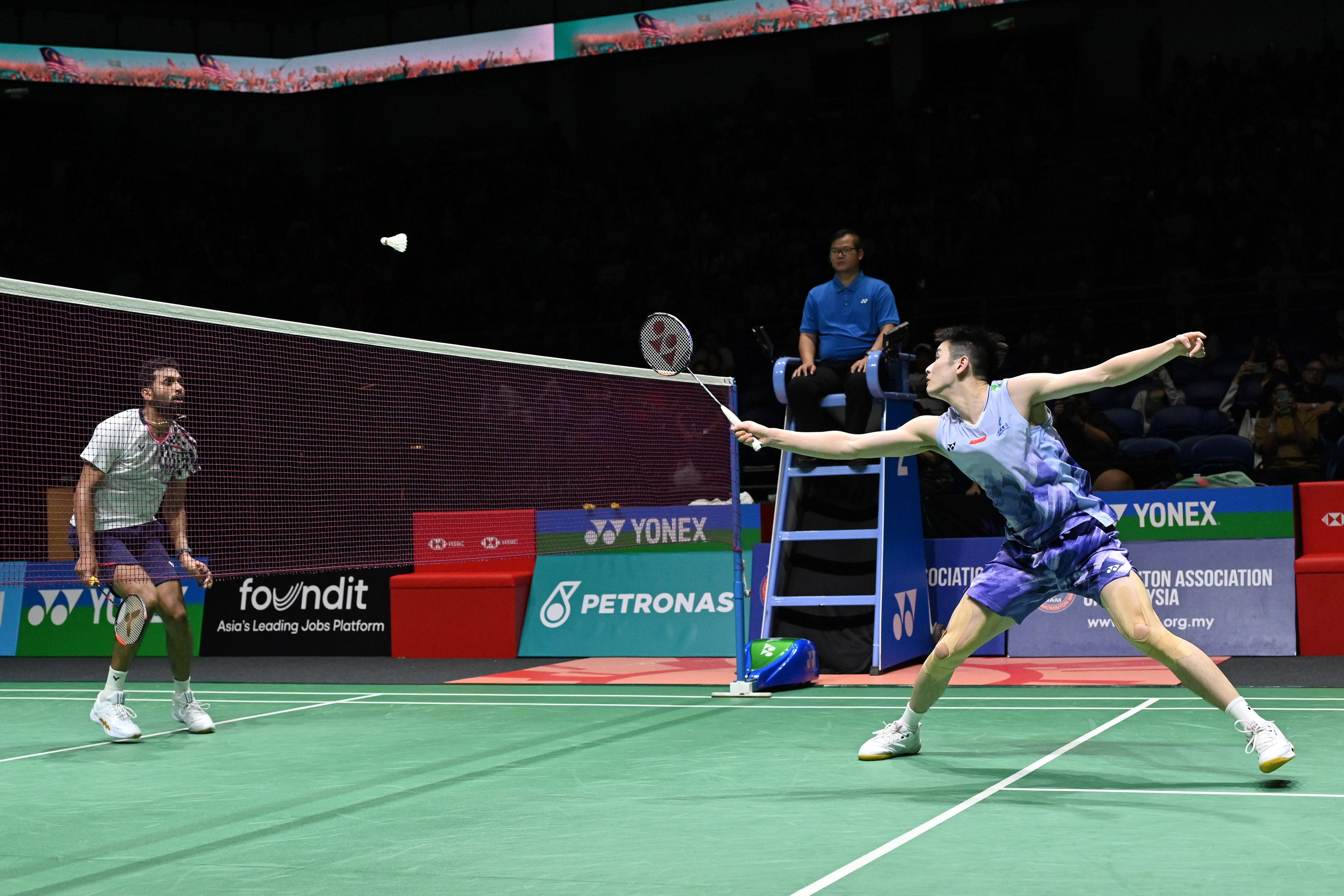 马来西亚羽毛球选手击败对手获银牌 马来西亚羽毛球选手击败对手获银牌