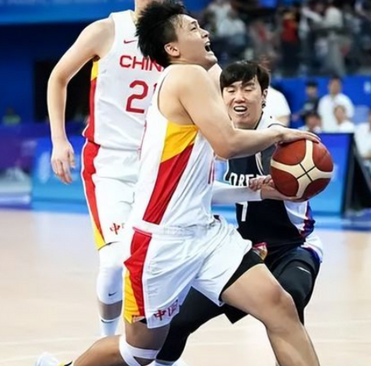 篮球联赛中诞生的令人振奋胜利场面备受瞩目 篮球联赛中诞生的令人振奋胜利场面备受瞩目