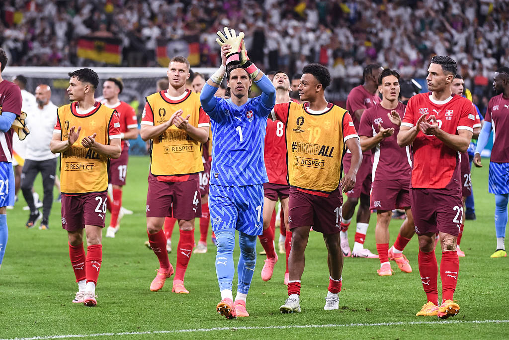 意大利队卫冕欧洲杯冠军,队员庆祝胜利 意大利队卫冕欧洲杯冠军,队员庆祝胜利