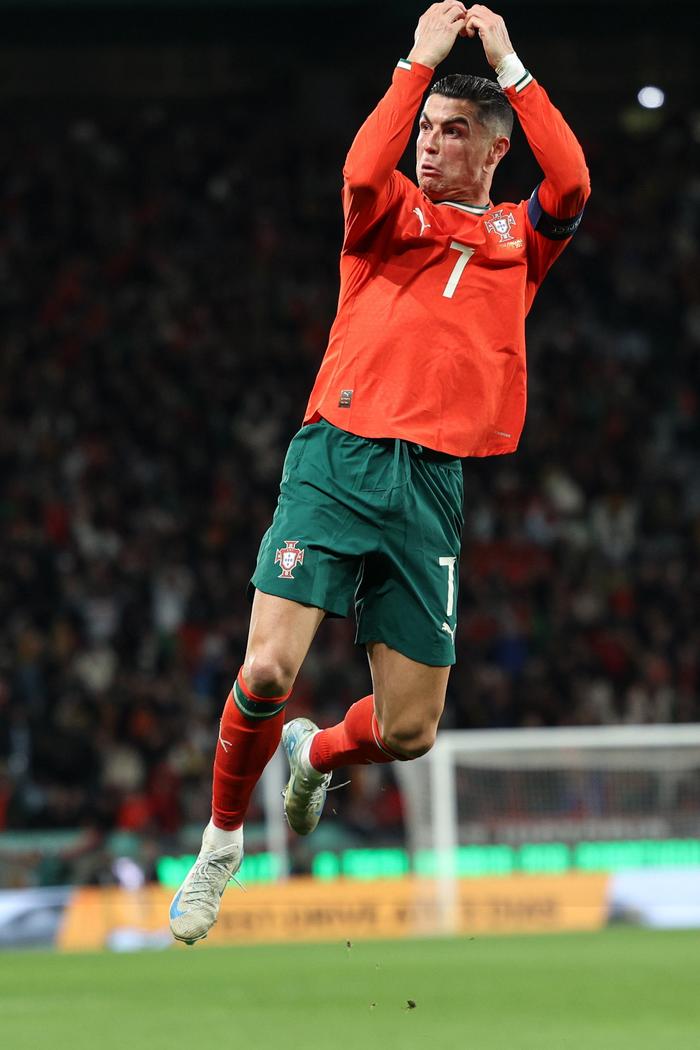 欧国杯明日之星崭露头角,球场上风光无限 欧国杯明日之星崭露头角,球场上风光无限