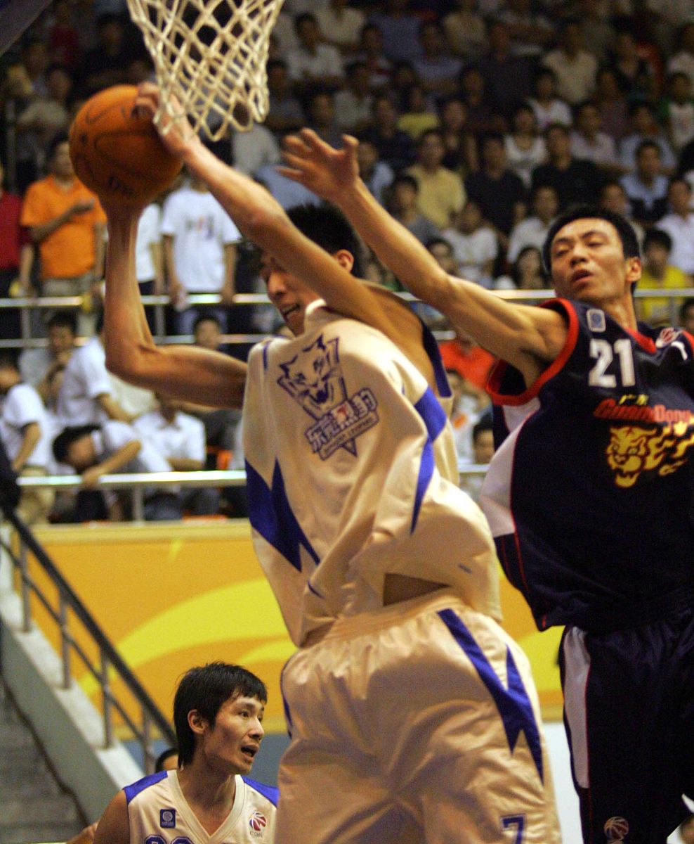 让球迷心跳加速的对抗,赛场精彩纷呈 让球迷心跳加速的对抗,赛场精彩纷呈