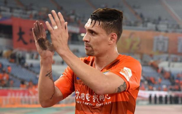 鲁能士气昂扬,豪取四连胜迎接新挑战 鲁能士气昂扬,豪取四连胜迎接新挑战