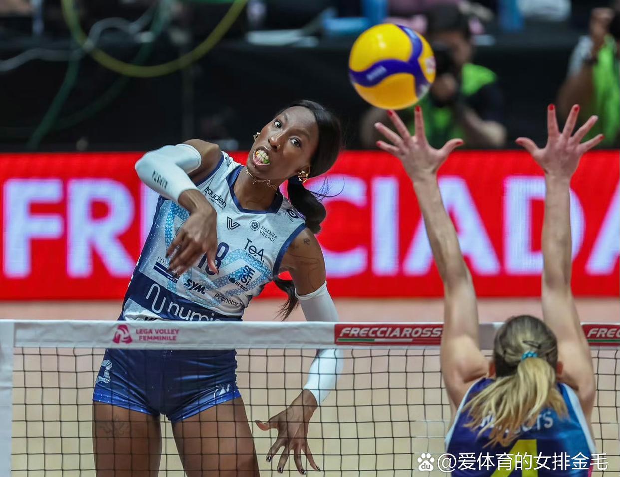 开云体育中国-意大利赛场，女足运动员华丽转身赢得掌声