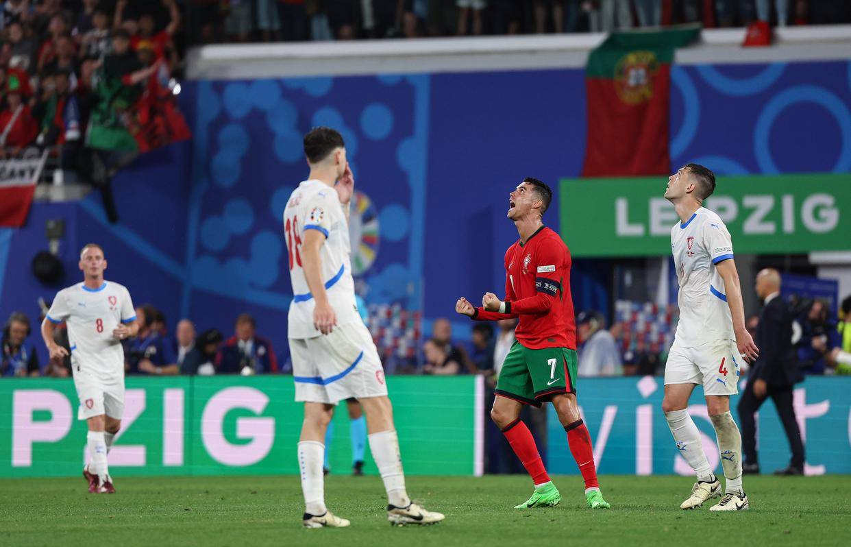 关于葡萄牙击败捷克,备受关注的胜利赛事赢得观众喝彩的信息 关于葡萄牙击败捷克,备受关注的胜利赛事赢得观众喝彩的信息