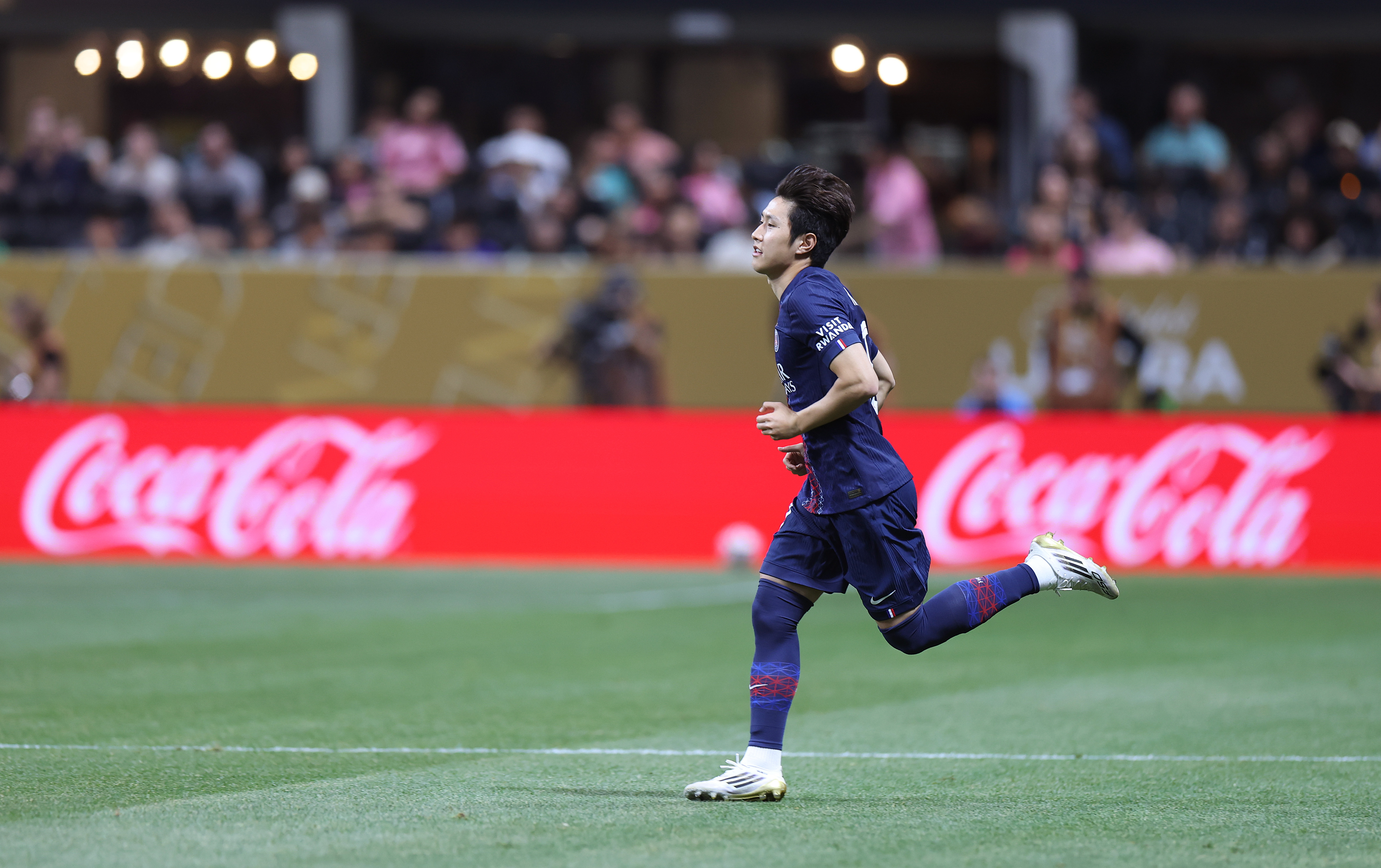 巴黎圣日耳曼大获全胜,晋级足球赛事八强的简单介绍 巴黎圣日耳曼大获全胜,晋级足球赛事八强的简单介绍