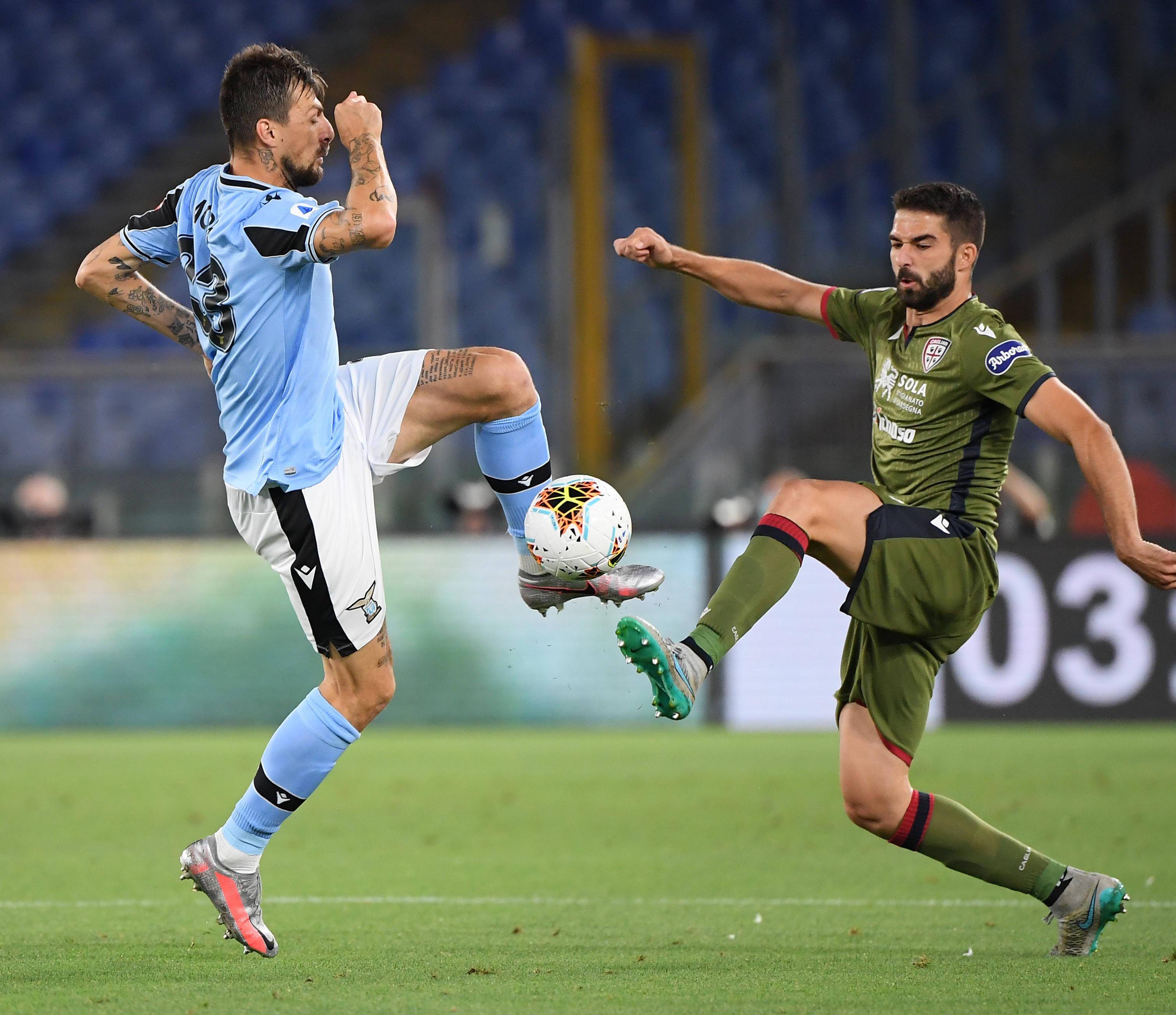 拉齐奥主场不敌佛罗伦萨,球员失误频频 拉齐奥主场不敌佛罗伦萨,球员失误频频