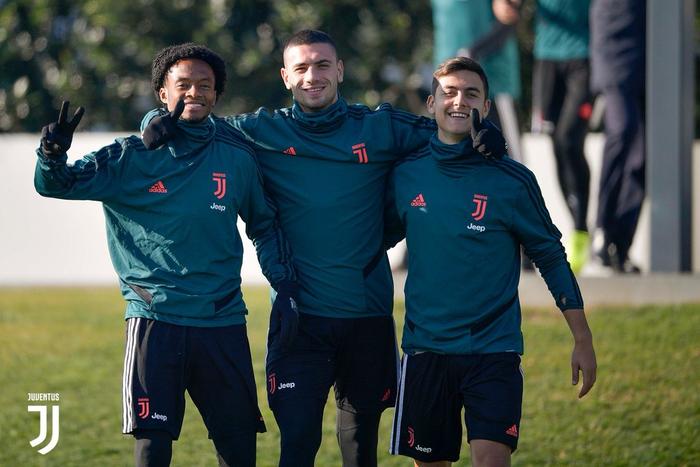 尤文图斯球员集中训练备战下一场比赛 尤文图斯球员集中训练备战下一场比赛