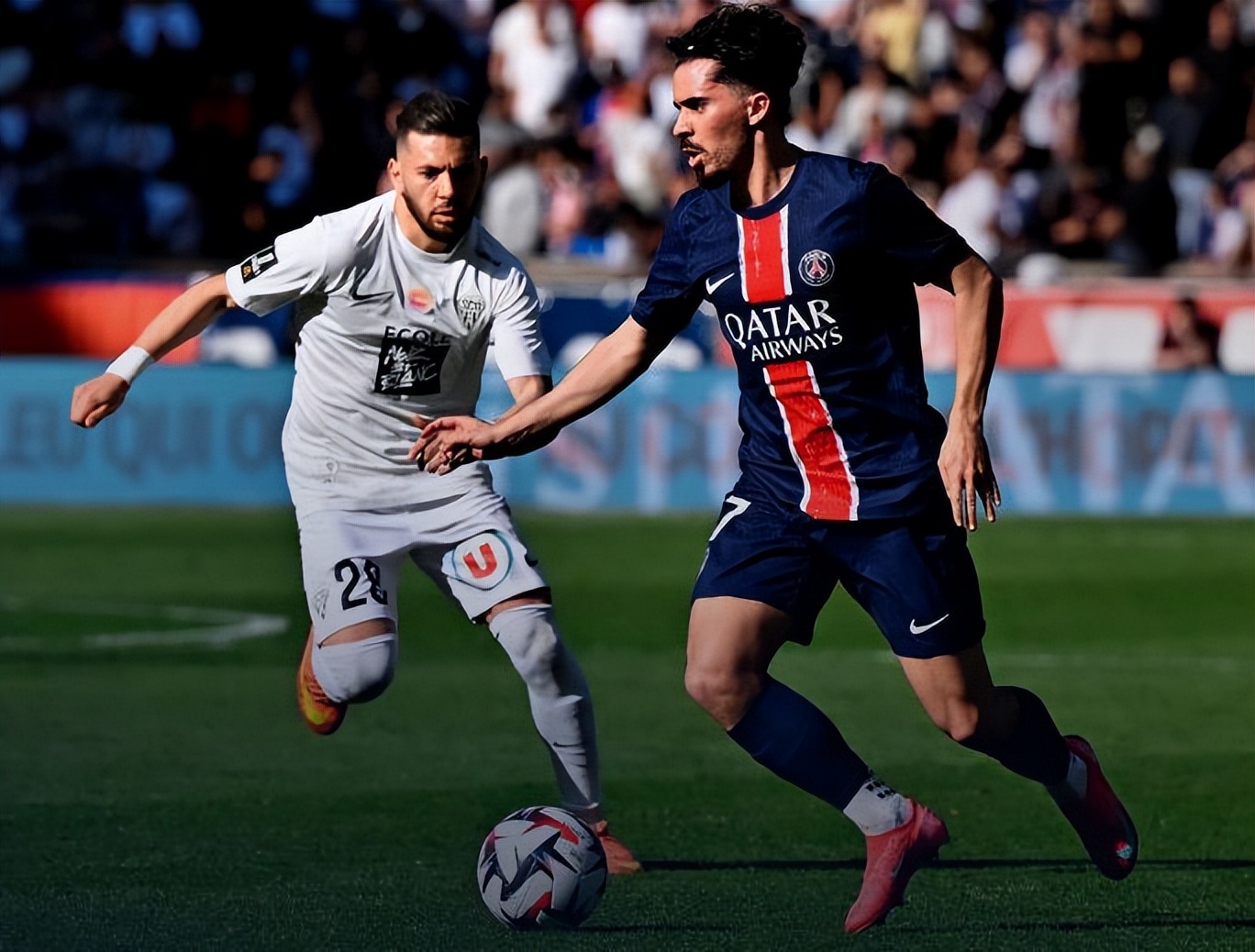 包含巴黎圣日耳曼大将伤愈归队,提升球队实力的词条 包含巴黎圣日耳曼大将伤愈归队,提升球队实力的词条