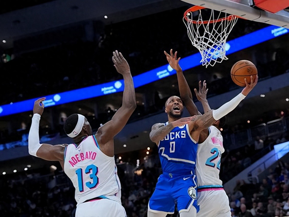 NBA常规赛战绩:雄鹿豪取13连胜,湖人遭遇两连败 NBA常规赛战绩:雄鹿豪取13连胜,湖人遭遇两连败