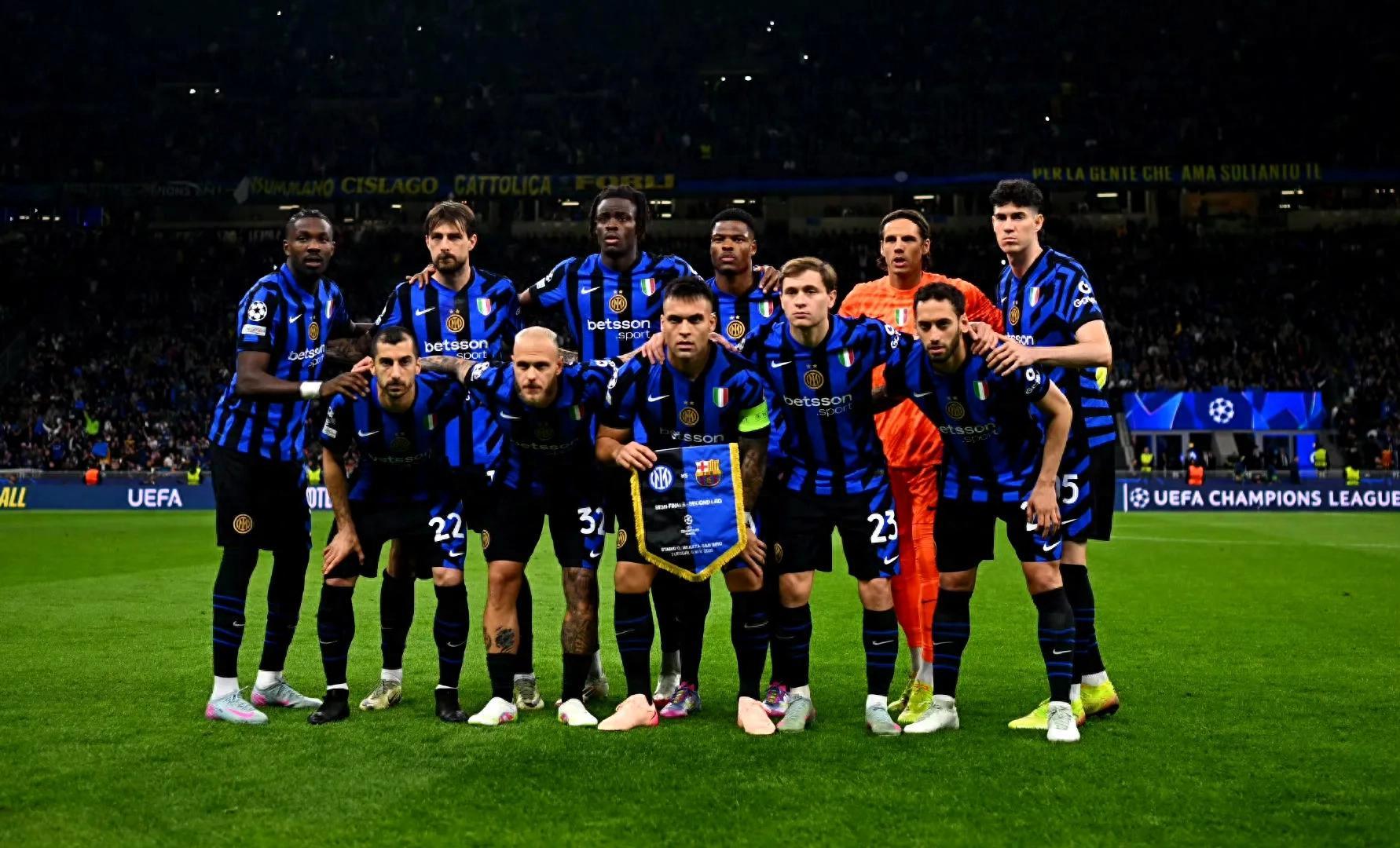 包含国际米兰锋线全开,疯狂轰进对手球门的词条 包含国际米兰锋线全开,疯狂轰进对手球门的词条