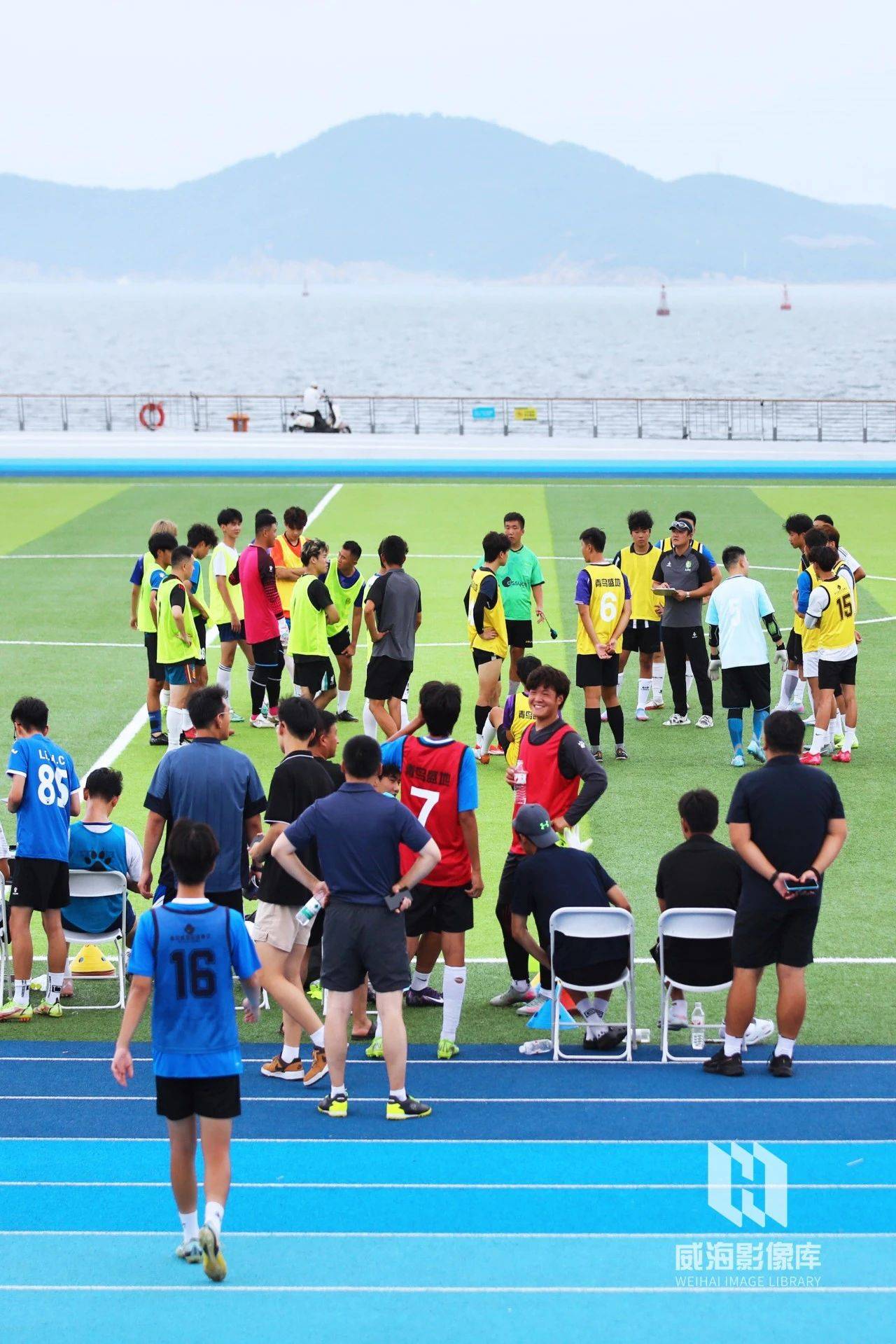 经典对决!足球赛事精彩上演 经典对决!足球赛事精彩上演