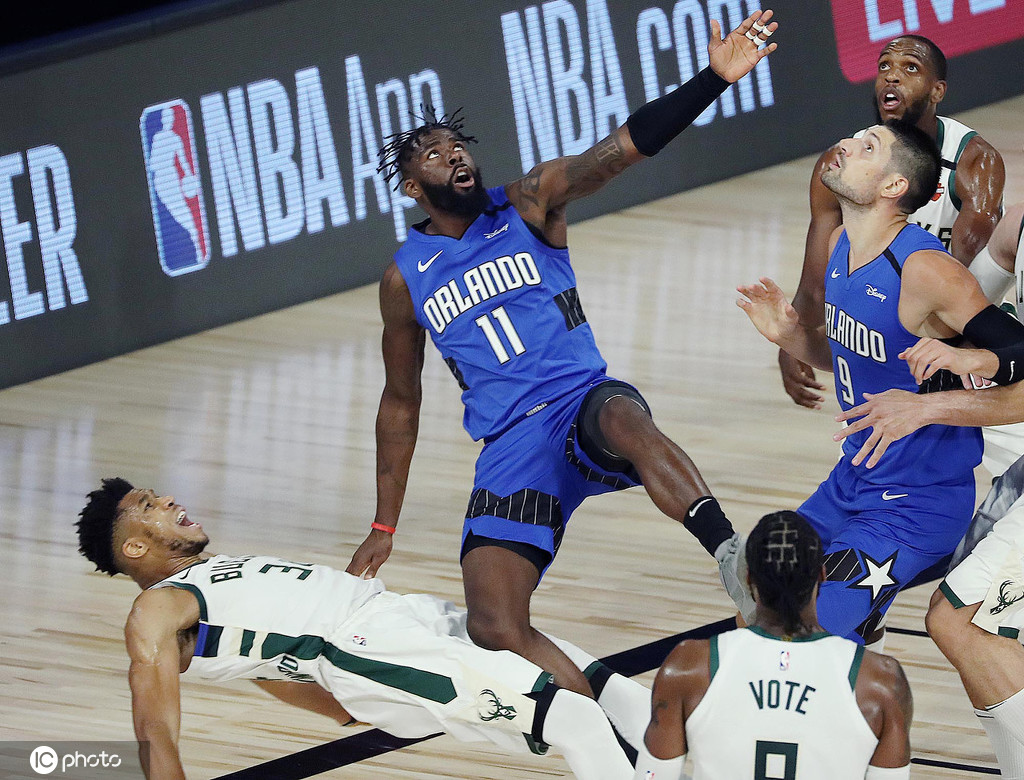 雄鹿大胜魔术,继续保持不败战绩 雄鹿大胜魔术,继续保持不败战绩