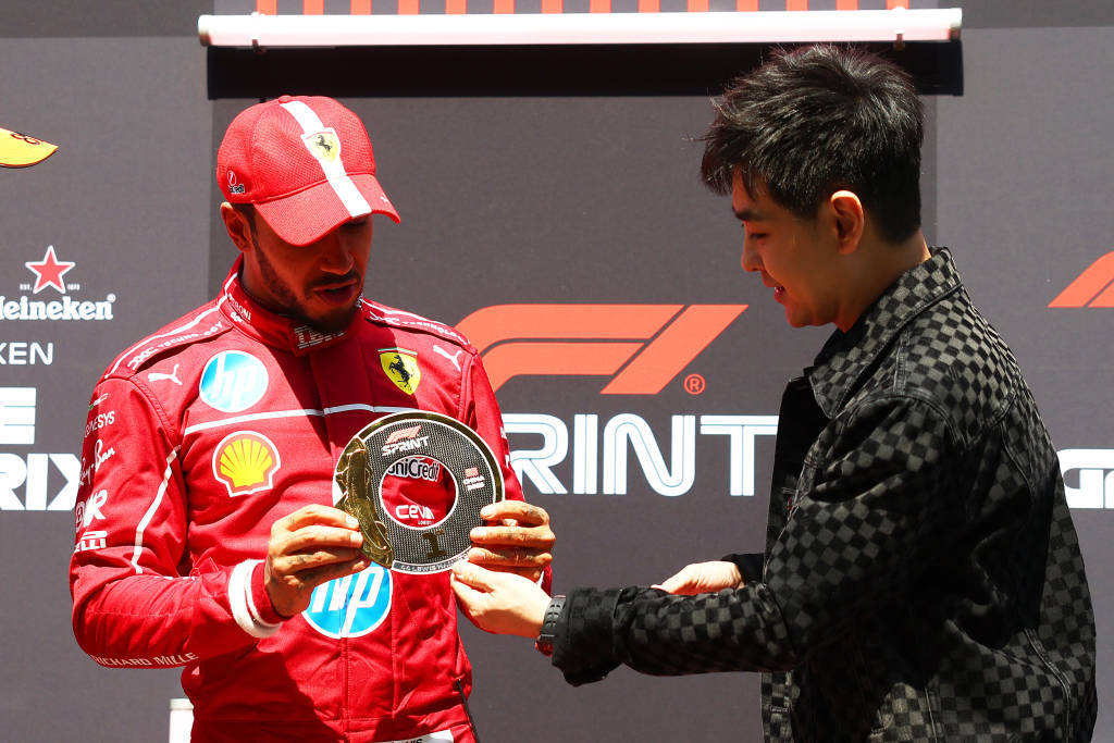 开云下载-关于雷诺车队鏖战法拉利，汉密尔顿点燃赛场的信息