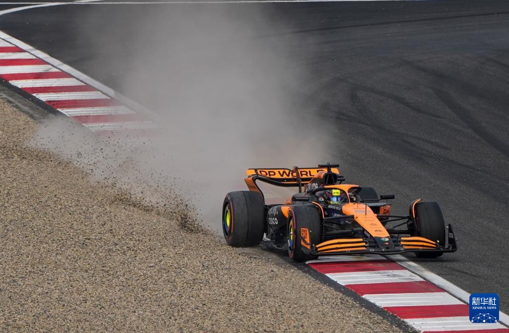 开云体育下载-阿斯顿马丁碾压索伯车队，拉塞尔统治全场的简单介绍