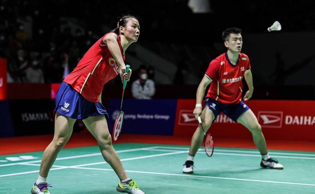 印尼队完胜韩国队，黄鸭组合点燃赛场