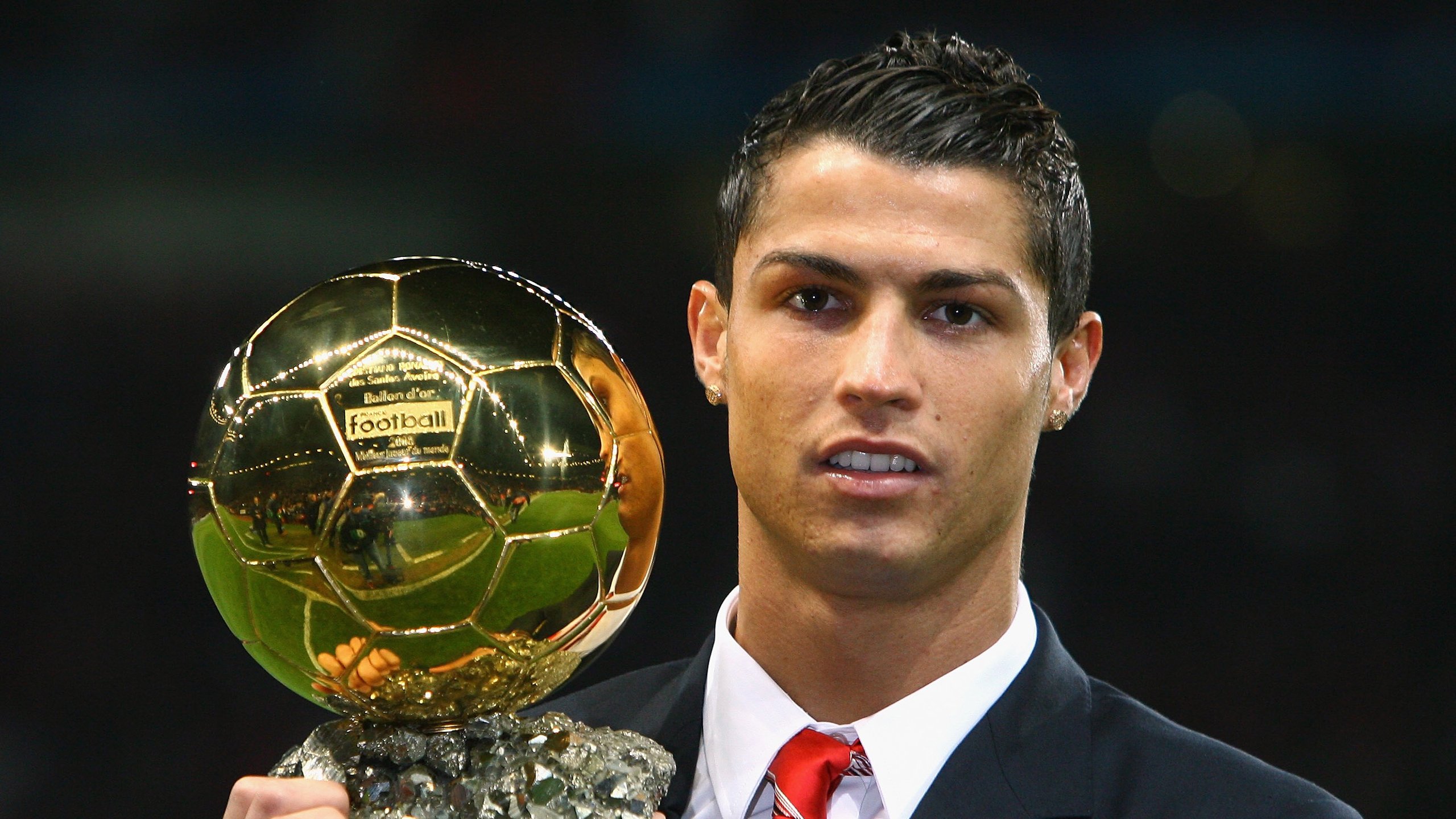 当莱奥撕裂黄昏，一场终结悬念的比赛与一个时代的转弯