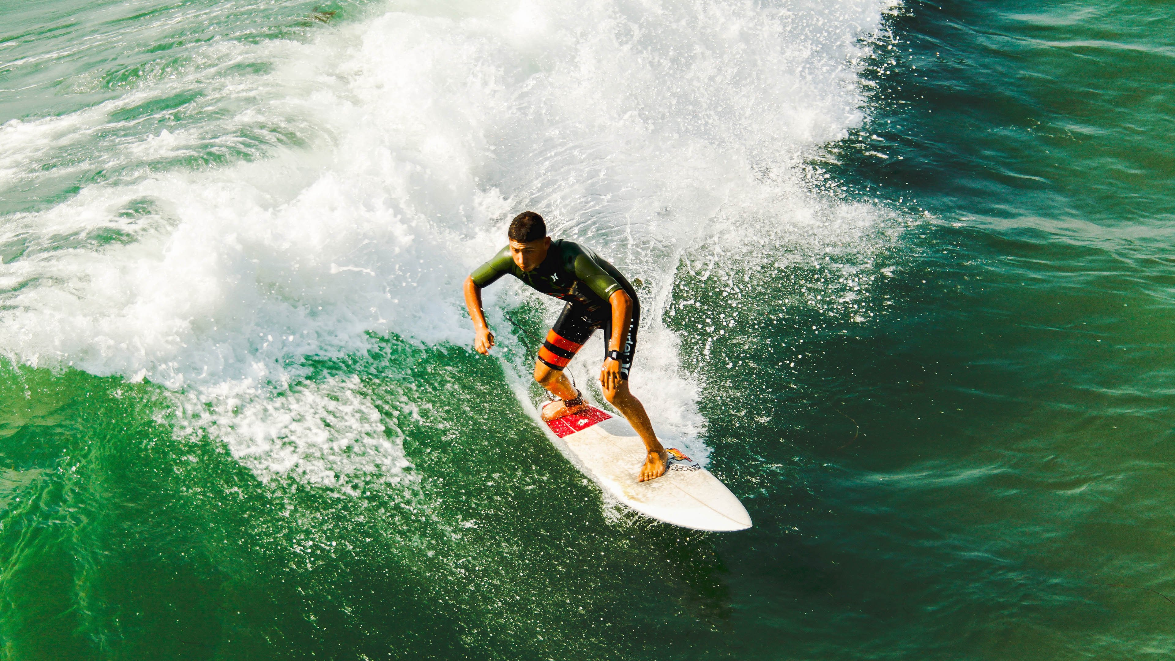 皇马巴西帮踏平罗马防线，楚阿梅尼中场制胜成关键先生